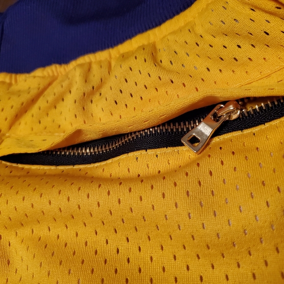 Los Angeles Lakers - Picture 2 of 7